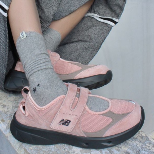 New Balance 櫻花粉 麂皮款瑪莉珍鞋