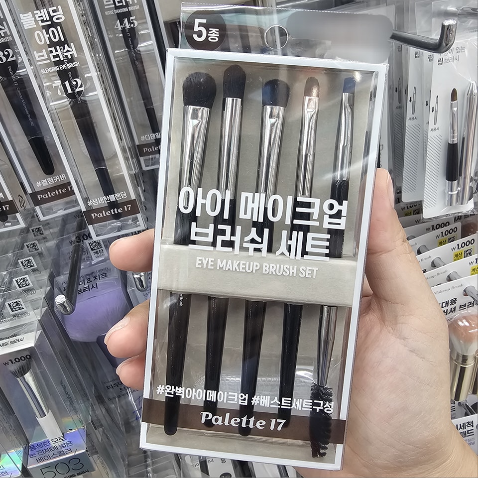 DAISO美妝Palette 17 化妝掃系列